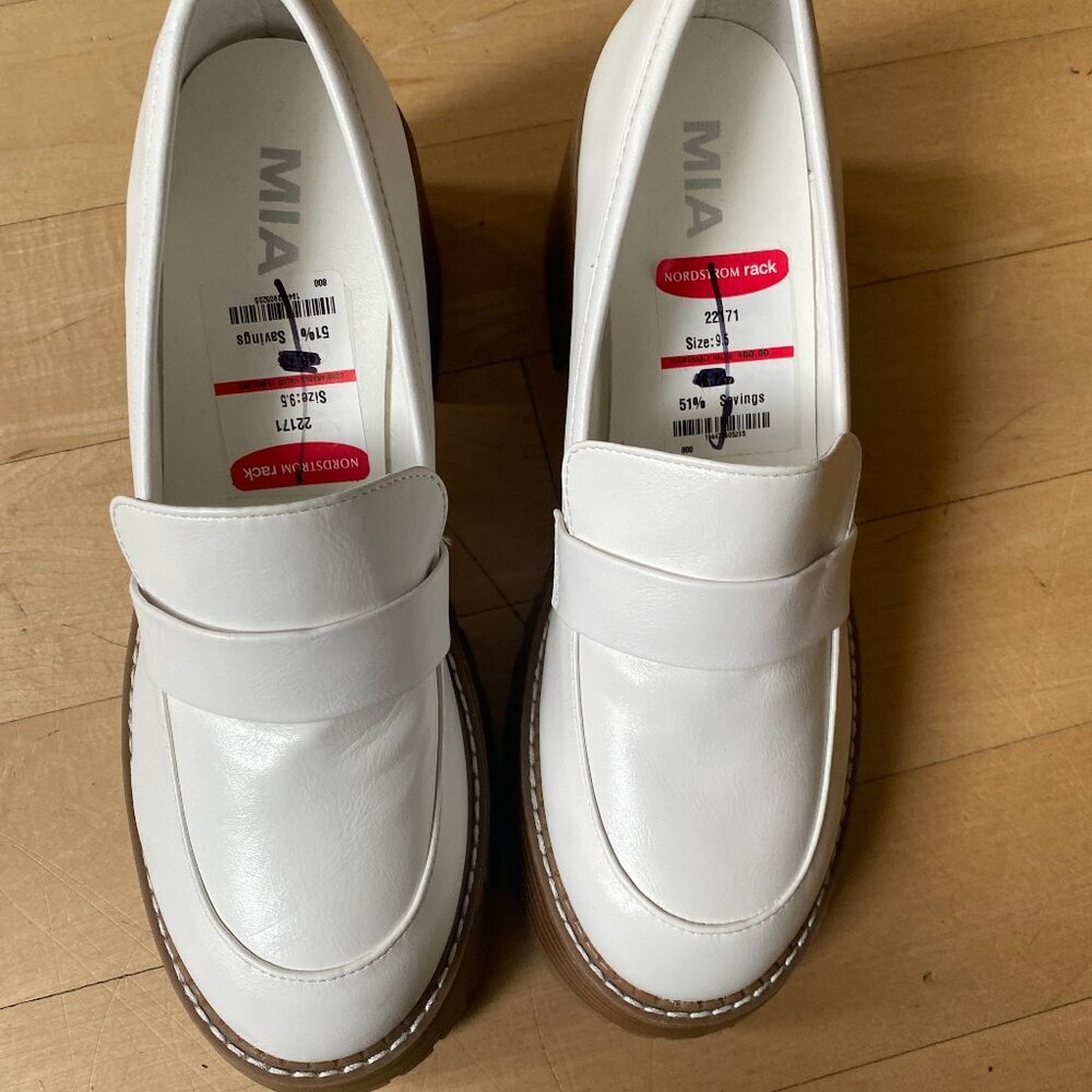 MIA Women Sz 9.5 "Dalilah" Platform Lug Sole Loafer White - some markings